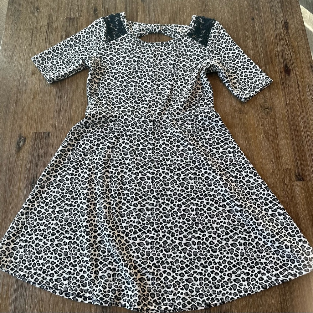 3/27$ Black and White Animal Print Dress with Lace size L (10/12)
